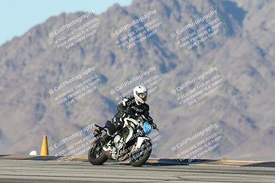 media/Dec-01-2025-Moto Forza (Mon) [[2daa91e15f]]/3-Beginner Group/Session 4 Turn 9/